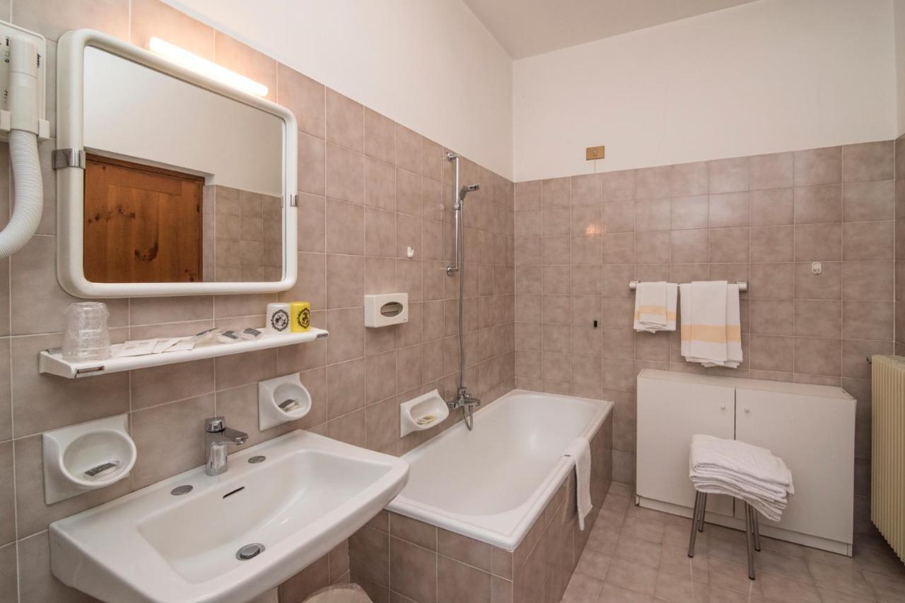 Al Sole Hotel Ristorante Dal 1870 П'єве-ді-Кадоре Екстер'єр фото